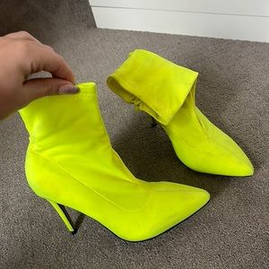 Brand new heeled hotties with zipper neon yellow